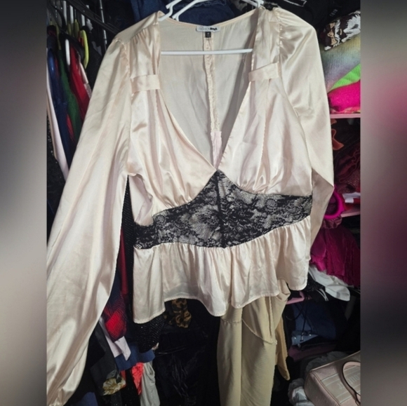 🍁🍂Fashion nova pink satin &lace blouse 2x - Picture 3 of 6